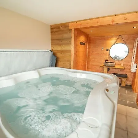 Chal'heureux, Divin Chalet Neuf 10 P, Jacuzzi شاليه