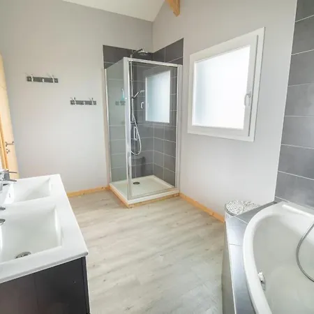 Chal'heureux, Divin Chalet Neuf 10 P, Jacuzzi شاليه جوراردُميه
