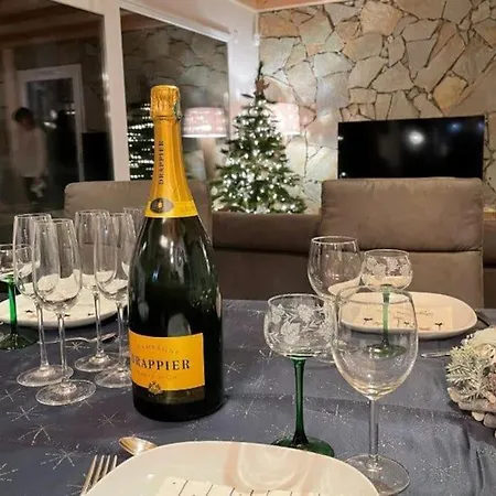 Chal'heureux, Divin Chalet Neuf 10 P, Jacuzzi شاليه